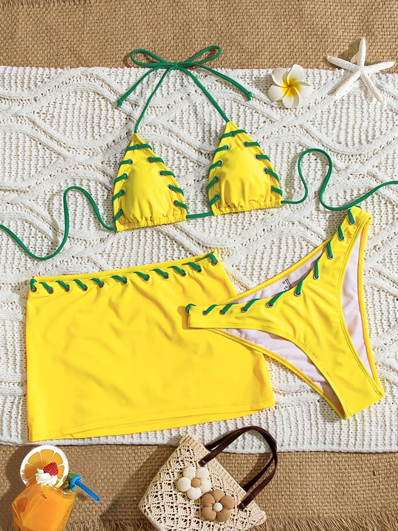 Conjunto Praia Com Biquíni E Saia Curta